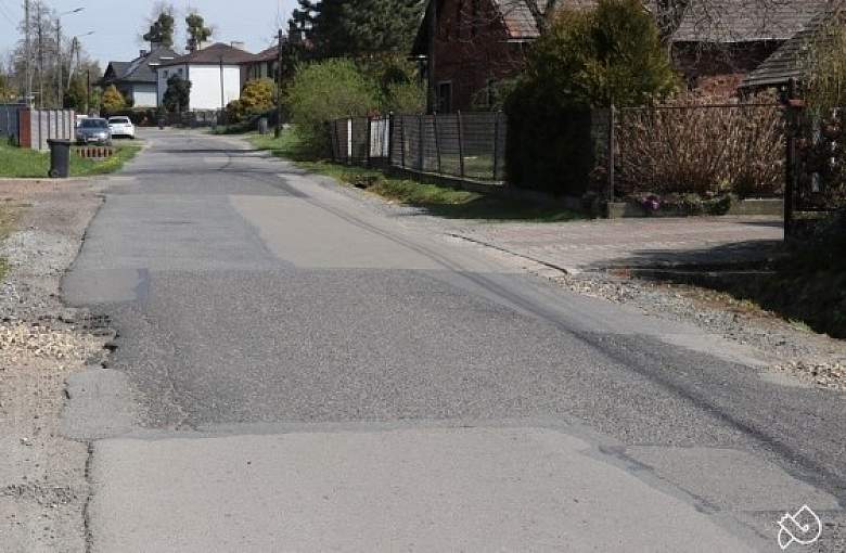 Ponad 4,5 mln zł dla powiatu na przebudowę drogi z Poręby do Radostowic