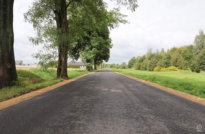 Trzy drogi powiatowe z nową nawierzchnią