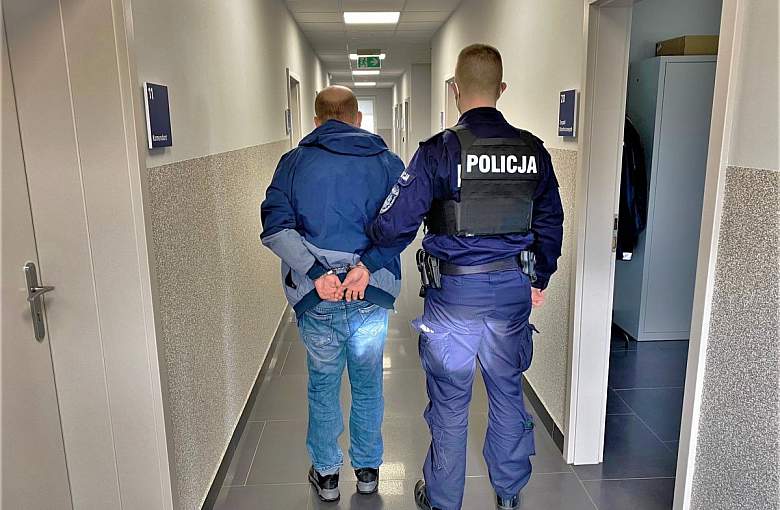 Pijany rozbił 6 aut i uciekł do domu