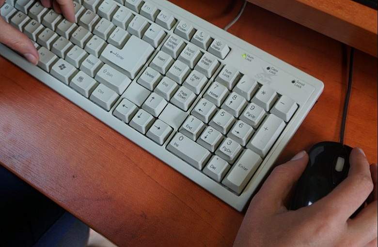 Kobieta skorzystała z "oferty"i kupiła ,,Iphone 17 plus" Niestety telefonu nie otrzymała