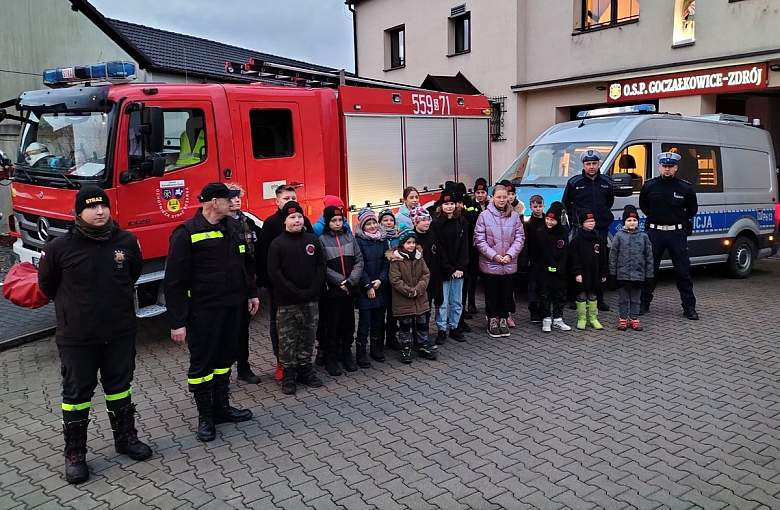 SPOTKANIE POLICJANTÓW Z DRUŻYNĄ DRUHÓW OSP GOCZAŁKOWICE – ZDRÓJ