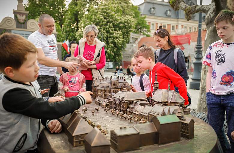 Miniaturowa makieta pszczyńskiej starówki na rynku