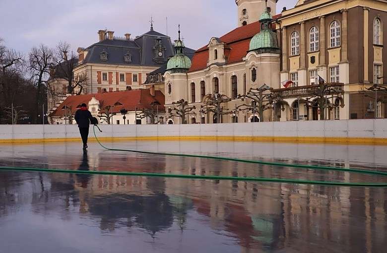 Pszczyna: Lodowisko ponownie czynne. Godziny otwarcia oraz cennik!