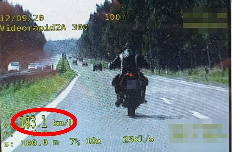 Jadąc bez uprawnień z prędkością 180 km/h, wpadł w ręce grupy speed