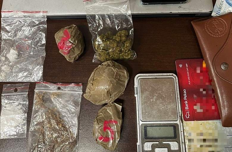 Pszczyńscy policjanci zatrzymali 38-latka, który posiadał znaczną ilość środków psychotropowych