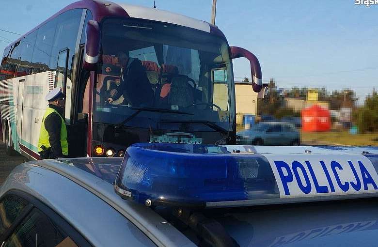 Trwają kontrole autokarów