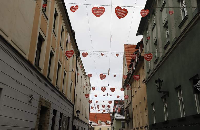 Serduszka nad ulicą Bankową