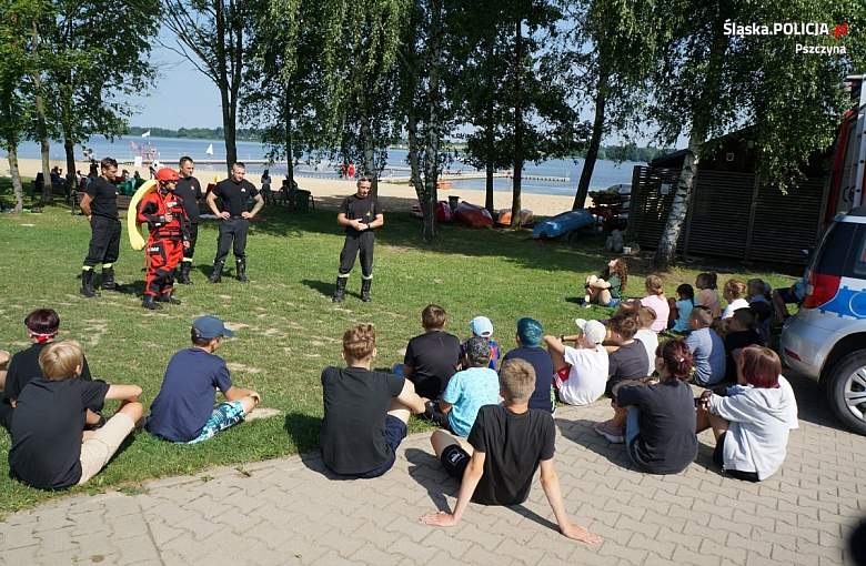 Bezpieczne wakacje nad zbiornikiem wodnym w Łące