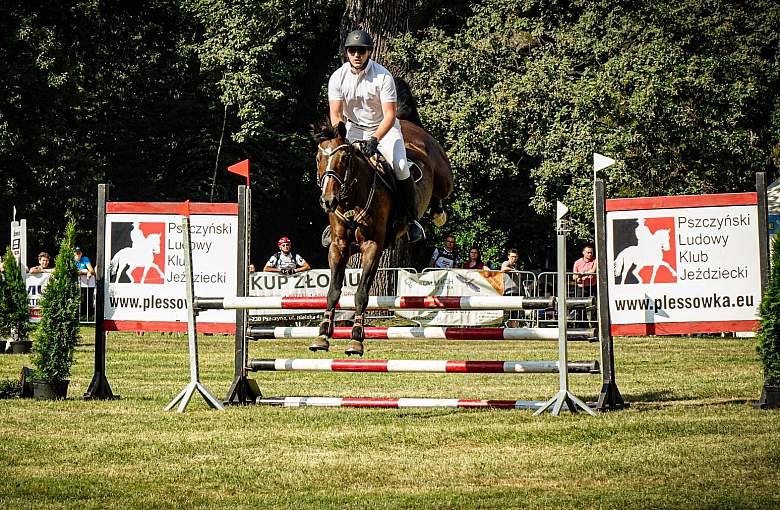 Widowiskowe zawody konne w pszczyńskim parku