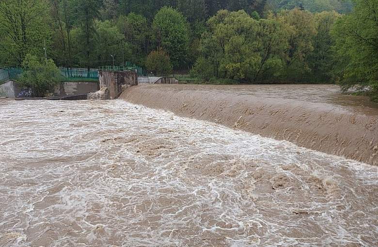 Woda w rzekach w górę. Mamy stany ostrzegawcze