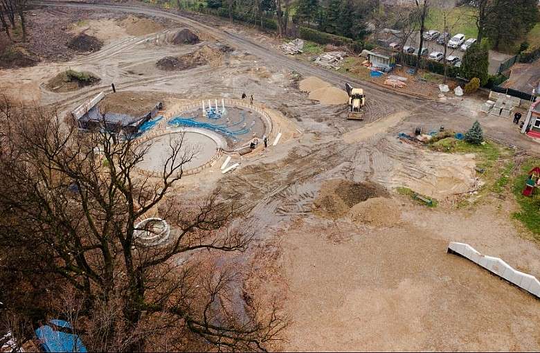 Trwa budowa wodnego placu zabaw w Pszczynie