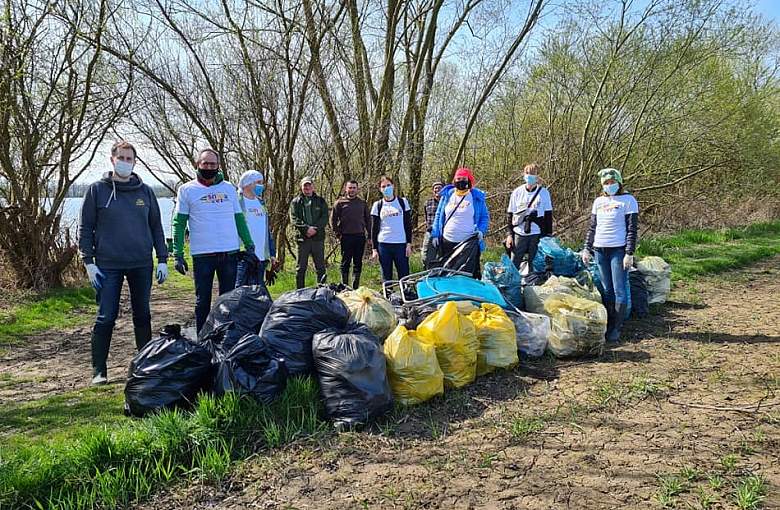 Akcja sprzątania obrzeży Jeziora Goczałkowickiego