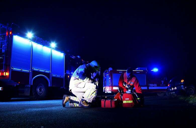Noś odblaski. Nie daj się zamknąć w czarnym worku