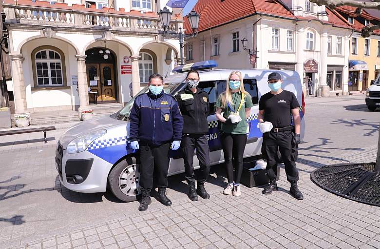 Strażnicy miejscy patrolują gminę i pomagają potrzebującym