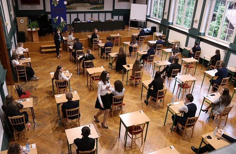 Chrobry ze srebrną tarczą, a PZS nr 1 z brązową