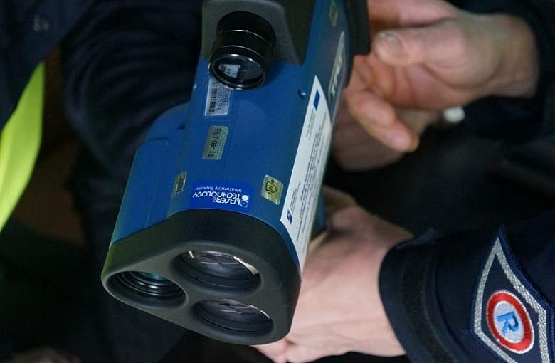 Kierowca Fiata Seicento znacznie przekroczył prędkość