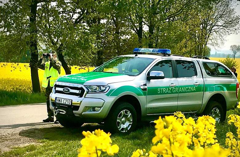 Dwóch Pakistańczyków ukrytych w naczepie ciężarówki