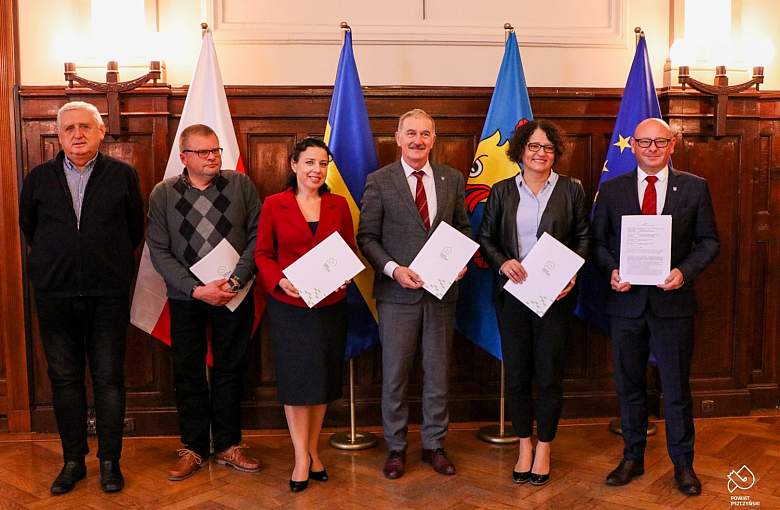 Cztery samorządy zawarły umowę - sfinansują projekt ciągu pieszo-rowerowego