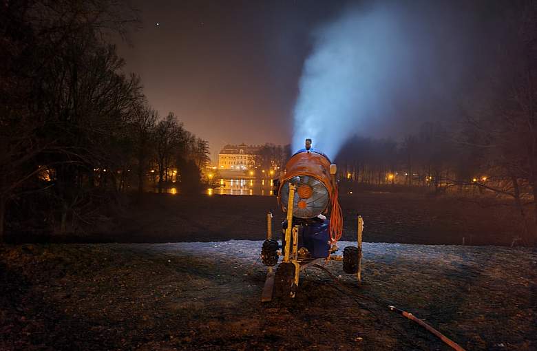 Pszczyna. Trwa naśnieżanie górki na Eiskellerze