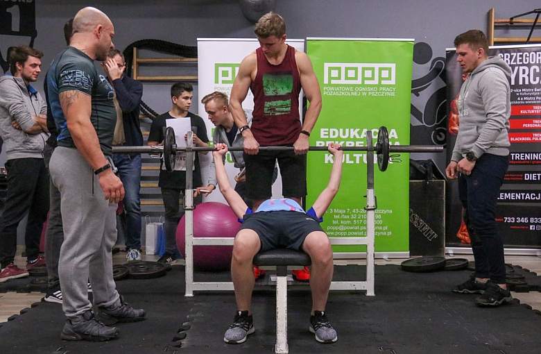 Sprawdzą swoje siły na ławeczce z ciężarami