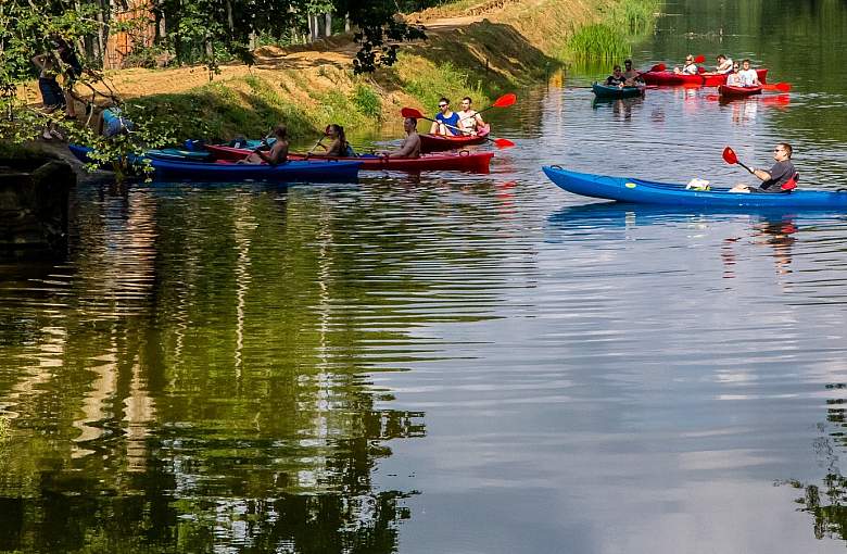 Daj się ponieść nurtowi przygody – ruszaj na kajaki do Pomorskiego!