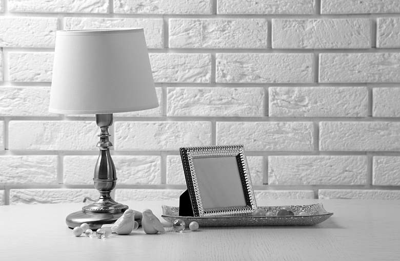 Jak skompletować elegancki i nowoczesny zestaw ze stolikiem nocnym?