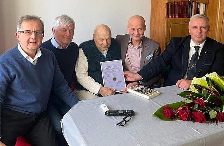 Ostatni żyjący uczestnik bitwy pod Pszczyną honorowym członkiem stowarzyszenia „Pro Memoria”