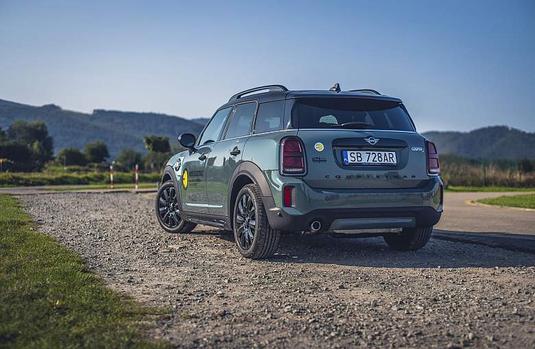 Napęd hybrydowy w samochodach - rewolucja na rynku motoryzacyjnym