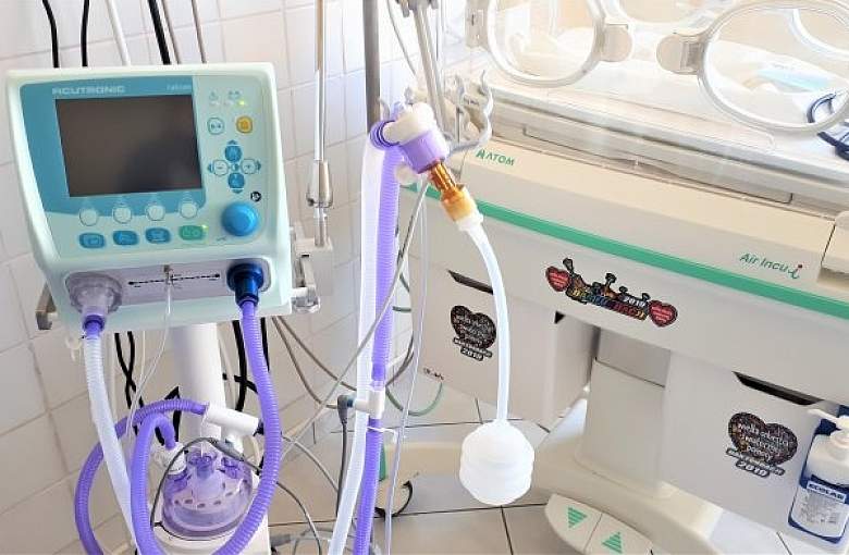 Nowoczesny res­pi­ra­tor noworod­kowy trafił do szpitala