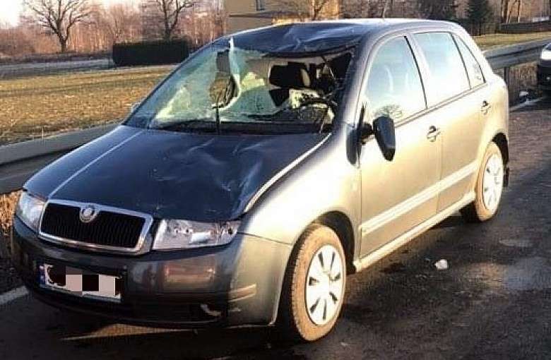 Bryła lodu spadła z jadącej ciężarówki. Policja apeluje